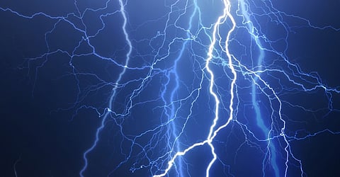 طقس اليوم …الأرصاد : هطول أمطار رعدية غزيرة تؤدي إلى جريان السيول، على أجزاء من جازان وعسير والباحة