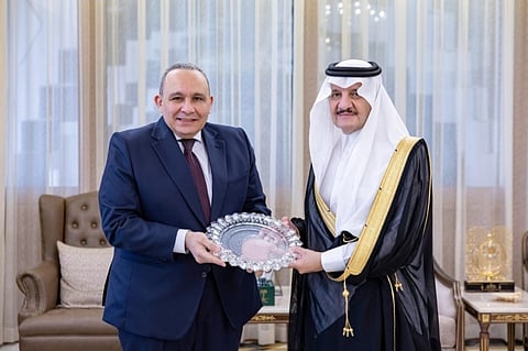 بتقليد غير مسبوق.. القنصل المصري بالرياض يودّع الجالية بكلمات مؤثرة
