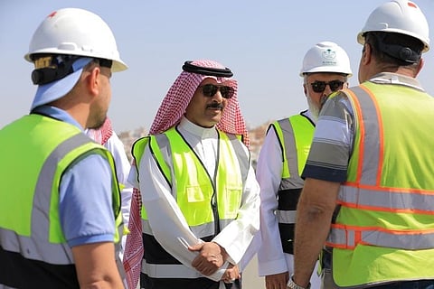 أمين الطائف يتفقد مشاريع الدائري الأوسط وجسر النسيم وتطوير شارع شهار والمبنى الجديد للأمانة