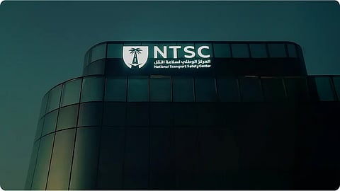 "سلامة النقل" يوضح تفاصيل واقعة محاولة راكب فتح باب الطوارئ عقب هبوط طائرة الخطوط السعودية بلندن