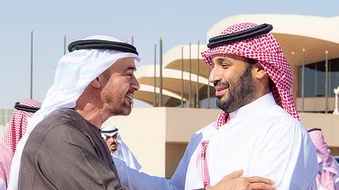 رئيس دولة الإمارات يغادر الرياض وسمو ولي العهد في مقدمة مودعيه