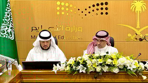 مدير عام تعليم الطائف يشدد على التميز والانضباط وتعزيز المبادرات الإيجابية والممارسات الناجحة في المدارس