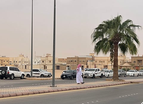 مدير ثانوية يجسد رسالة تربوية تتجاوز أسوار المدرسة في غرس قيم الانضباط