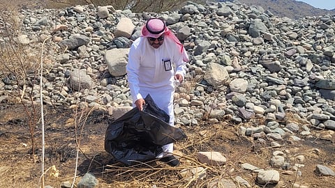 "بيئة الكامل" تُطلق حملة تنظيف تاريخية لعيون المياه بالمحافظة
