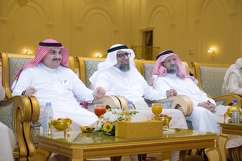 مكة.. زملاء يكرّمون د. طارق مرزا بعد 32 عامًا في طب الأسرة