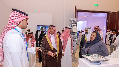 البنك العربي الوطني anb يستعرض حلول تقسيط الرسوم الدراسية وتمويل المشاريع التعليمية خلال مشاركته في معرض الاستثمار المدرسي العالمي