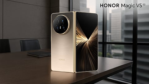 تعرف على الشريك الأمثل لرحلات العمل مع هاتف HONOR Magic V5