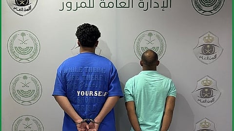المرور: القبض على مقيمين افتعلا حوادث مرورية للنصب والاحتيال
