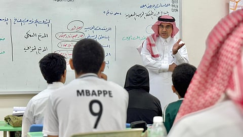 مدير عام تعليم الطائف يزور ابتدائية القادسية ومتوسطة الطفيل