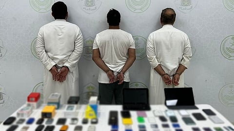 شرطة الرياض تطيح بثلاثة وافدين أنشؤوا منصات وهمية للاحتيال وتحويل الأموال للخارج