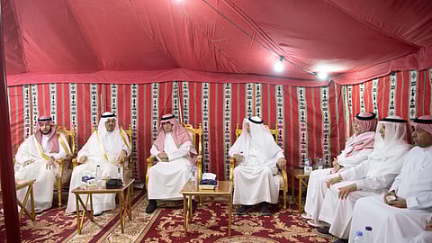 نائب أمير مكة يعزي الفريق "الحربي" في وفاة والدته