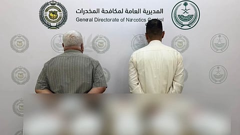 142 كجم "شبو" في قبضة الأمن.. عملية مشتركة تُسقط مروّجين داخل حافلة دولية