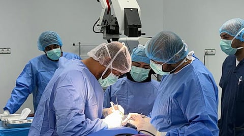 بمشاركة فريق طبي من 21 مختصًا.. مدينة الملك سلمان الطبية تنجح في استئصال ورم دماغي معقد لطفلة