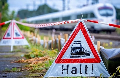 ألمانيا.. حريق وحادث سيارة يعطلان حركة القطارات ويحجزان 900 راكباً