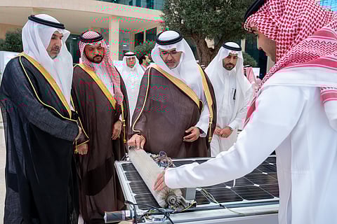 رئيس جامعة شقراء يفتتح معرض "الملصقات البحثية والابتكارات 25"