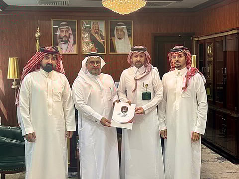 محافظ المجاردة يعلن انضمامه عضوًا في نادي الفاروق وداعماً لمسيرته