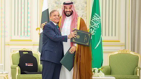 الأمير محمد بن سلمان ومحمد شهباز شريف