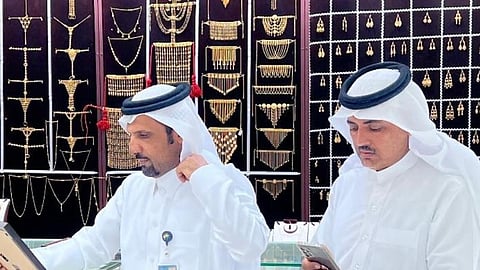 لجنة التوطين بنجران تواصل جولاتها الرقابية على محلات الذهب والمجوهرات