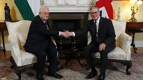 كير ستارمر ومحمود عباس