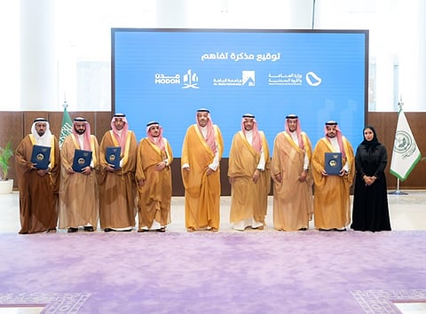 أمير الباحة يدشّن مشاريع صناعية بقيمة 89 مليون ريال ويشهد توقيع مذكرات تفاهم لتعزيز الاستثمار