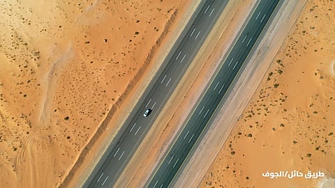 طريق حائل - الجوف.. شريان يربط وسط المملكة بشمالها حيث تتلاقى رمال النفود مع طموحات المستقبل