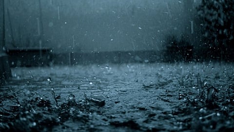 طقس نهاية الأسبوع .. الأرصاد: هطول أمطار غزيرة تؤدي إلى جريان السيول على جازان وعسير