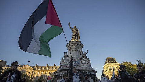 فرنسا تمنع رفع الأعلام الفلسطينية على المباني العامة قبل يوم الاثنين المقبل