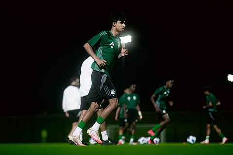 لاعبو المنتخب السعودي تحت 17 عامًا لكرة القدم خلال الحصة التدريبية