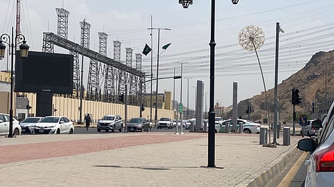 مرور العاصمة المقدسة ينهي اختناقًا مروريًا بعد عطل مفاجئ في إشارة صقر قريش