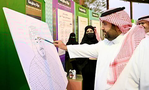 أمير جازان يطّلع على جناح جامعة جازان في معرض "جازان أمن ونماء" احتفاءً باليوم الوطني الـ95