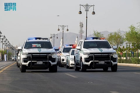 بالصور.. مسيرة مهيبة للقوات الأمنية والعسكرية في شوارع المدينة احتفاءً باليوم الوطني 95