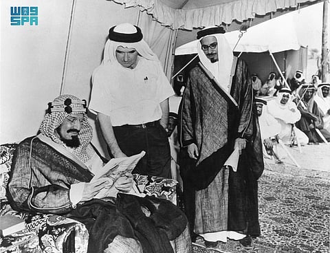 الملك عبدالعزيز.. لمحاتٌ من اعتزازه بالعِلم زمن التوحيد
