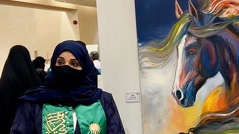أكثر من 400 لوحة فنية في "أنا من الأرض".. التشكيليون العرب يحتفون باليوم الوطني الـ95 بمشاركة ذوي الهمم