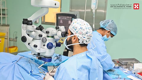 مستشفى الدكتور سليمان الحبيب بالخبر ينقذ "عين" عشرينية من الإستئصال إثر عملية سابقة غير ناجحة