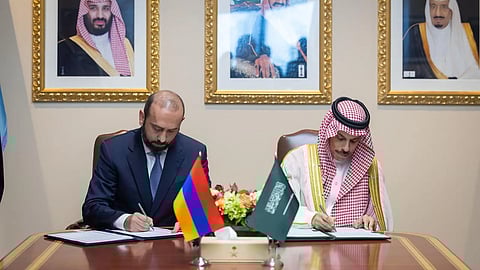 فيصل بن فرحان يلتقي وزير خارجية أرمينيا ويوقعان مذكرة تفاهم بشأن المشاورات السياسية