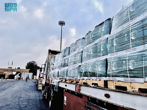 مساعدات إغاثية سعودية جديدة تعبر منفذ رفح متجهة إلى قطاع غزة