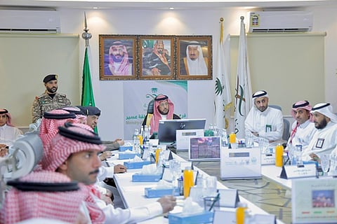 نائب أمير عسير يتابع مبادرة "عسير تقتدي" .. غرفة العمليات تستعرض نسب الإنجاز وآليات التنفيذ