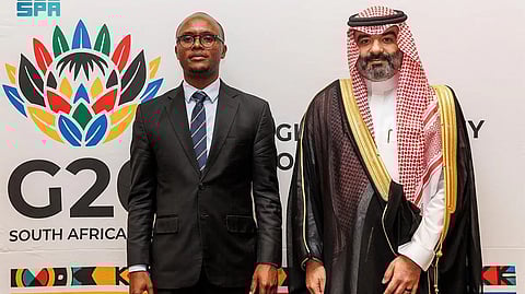 السواحه يبحث مع وزيري جنوب أفريقيا وفنلندا تعزيز الشراكة الرقمية والابتكار