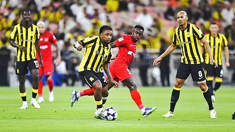جانب من لقاء الاتحاد وشباب أهلي دبي
