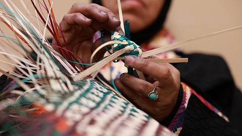 "إثراء" يطلق مبادرة الخوص لإحياء نسيج سعف النخيل وربط التراث السعودي بالإبداع المعاصر