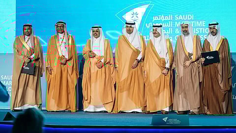 "البحري" و"العالمية للصناعات البحرية" تكشفان عن أول سفن تجارية سعودية الصنع في رأس الخير