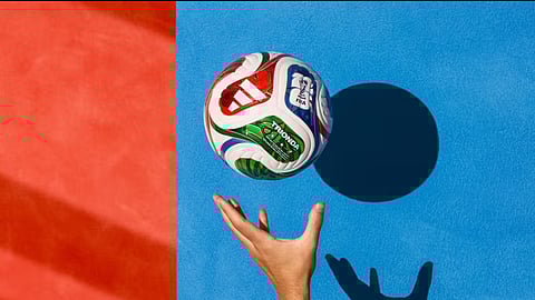 "فيفا" و"أديداس" تكشفان عن الكرة الرسمية لكأس العالم 2026 "تريوندا"