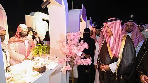 نيابة عن محافظ الطائف.. "البقمي" يدشن حملة "أورام وردية"