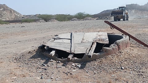 "بيئة جدة" تردم 4 آبار مكشوفة بحي التيسير