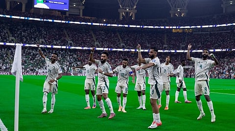 فرحة لاعبي المنتخب السعودي الأول لكرة القدم بالفوز على نظيره الإندونيسي