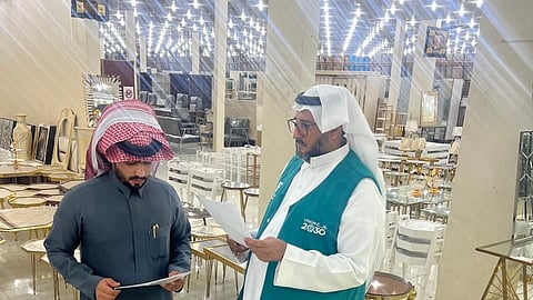 لجنة التوطين بمنطقة نجران تتابع جولاتها الرقابية على نشاط المفروشات والأثاث المنزلي بالمنطقة
