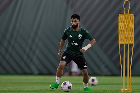 لاعب الأخضر عبدالرحمن العبود يتعرّض لإصابة ويُنقل إلى المستشفى