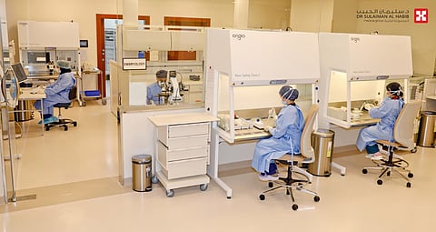 مستشفى الدكتور سليمان الحبيب بالريان يحقق حلم الإنجاب لزوجين بعد عقم استمر 11 عاماً