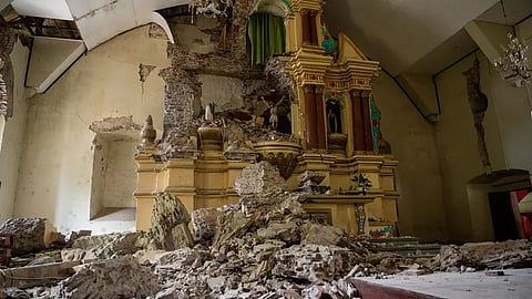 من زلزال سابق في الفلبين