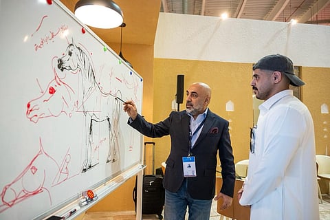 ورشة "رسم الجواد العربي" تستقطب المواهب في معرض الصقور والصيد السعودي 2025